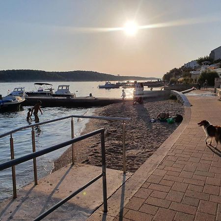 Apartman Karmen Barbat na Rabu Dış mekan fotoğraf