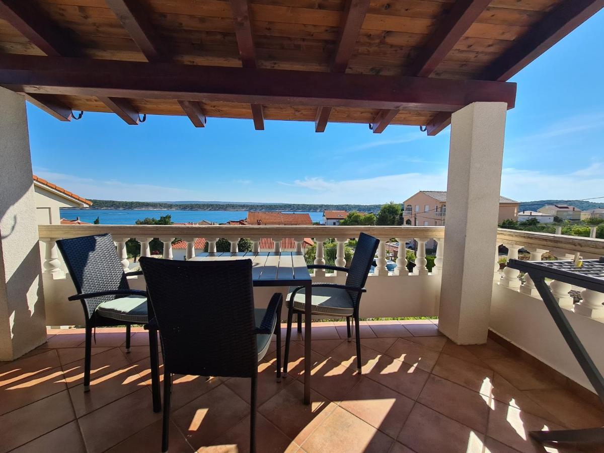 Apartman Karmen Barbat na Rabu Dış mekan fotoğraf